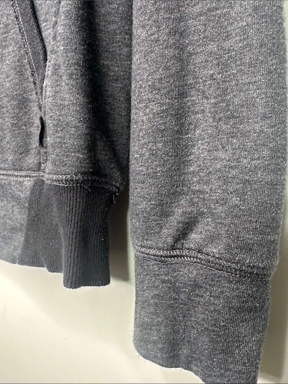 Converse all star chuck taylor  Men's Heather Gray Crewneck Sweatshirt US small